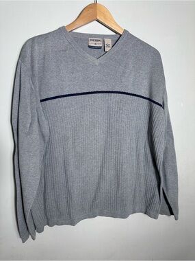 Vintage High Sierra Men’s Light Gray V-Neck Sweater with Navy Stripe